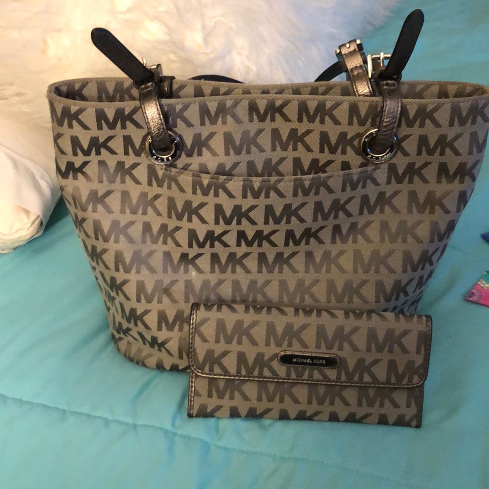 Michael Kors Tote Bag with matching wallet